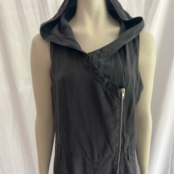 Unique 4-season statement piecee by designer Lurdes Bergada - Picture 2 of 9